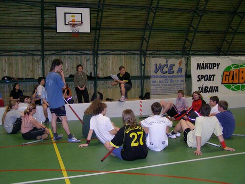 Meeting před bojem.