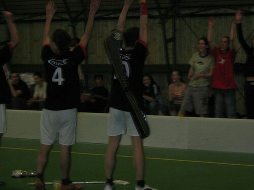 ... a za skandování věrných fanoušku jsme se vydali vstříc oslavám.