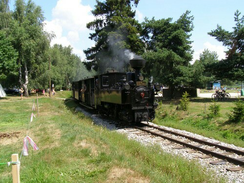 Dokreslení atmosféry. Ale když píská v sedm ráno, tak klasika neklasika, do šrotu s tím!