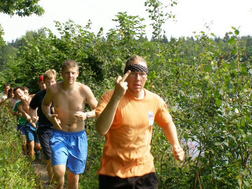 JeanPiérre oznamuje, že zbývá jedno kolo do konce.